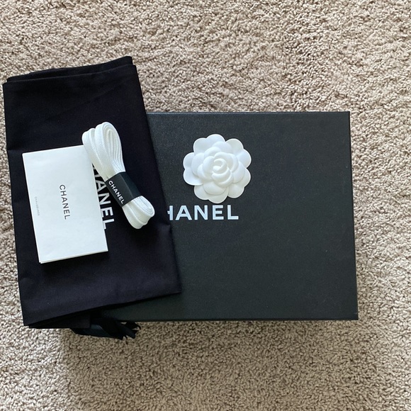 Chanel black and white sneakers size 36.5 - Picture 10 of 11